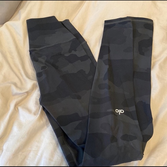 Alo High Waisted Vapor Camo Leggings - Picture 6 of 6